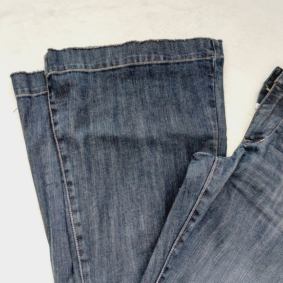 NEW Red by Marc Ecko Dark Wash Blue Embroidered Pockets Wide Leg Jeans P785 - Picture 3 of 14